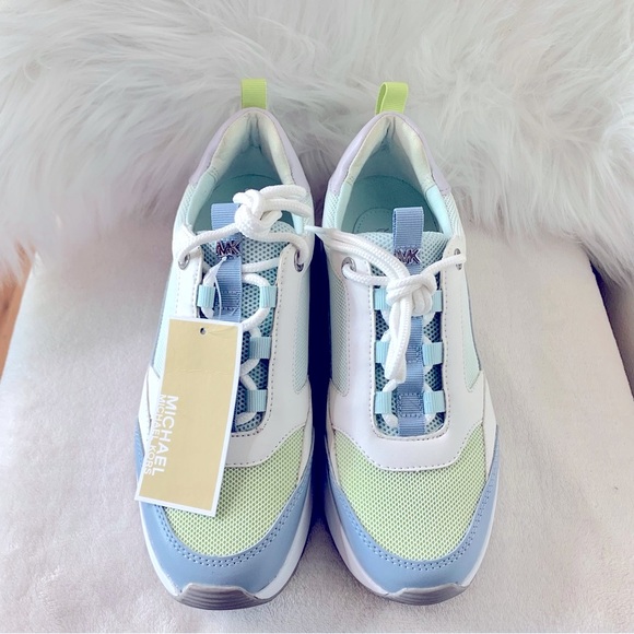 Michael Kors Sneakers - Picture 4 of 9